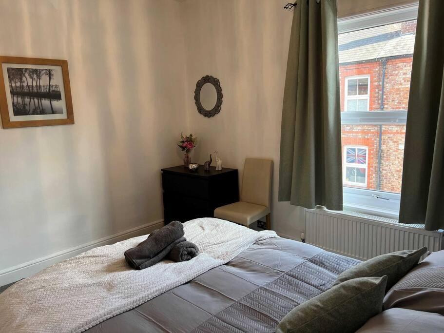Spacious 2-Bedroom House In Stockton Heath With Free Wifi By Amazing Spaces Relocations Ltd Warrington  Bagian luar foto